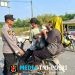 Seluruh Polsek Jajaran dan Polsubsektor Polres Mesuji Gerak Cepat Bagikan Masker Kepada Masyarakat Pasca Erupsi Gunung Anak Krakatau