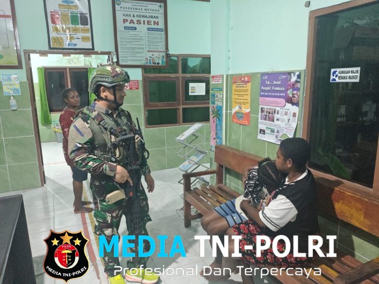 Aksi Cepat Pos Kotis Satgas Yonif 147/KGJ Evakuasi Warga Keracunan ke Puskesmas Distrik Meyado