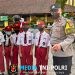 Polres Metro Bekasi, Bhabinkamtibmas Kedungwaringin Atur Lalu Lintas dan Imbau Pelajar Gunakan Masker
