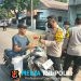 Polres Metro Bekasi, Polsek Kedungwaringin Bagikan Masker kepada Pengguna Jalan Antisipasi Debu Vulkanik