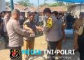 Polsek Cabangbungin Bagikan 100 Masker kepada Warga Antisipasi Dampak Abu Vulkanik
