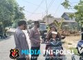 Polsek Pebayuran Bagikan 50 Masker kepada Pengguna Jalan Antisipasi Abu Vulkanik