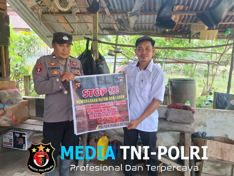 Banner STOP KARHUTLA Dibentangkan, Polsek Kuala Behe Ajak Warga Cegah Kebakaran Sejak Dini