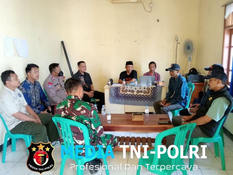 Polsek Kedungwaringin Kawal Persiapan Pengundian Nomor Urut Calon Kades Karangharum, Sepakati Pilkades Aman dan Tertib