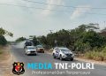 Polres Tulang Bawang Barat Kerahkan Water Canon Bersihkan Abu Vulkanik di Jalan Pasca Erupsi Gunung Anak Krakatau