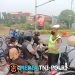 Polres Metro Bekasi Bagikan 150 Masker dan Imbau Pengendara Utamakan Keselamatan