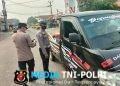 Polsek Kedungwaringin Bagikan 100 Masker kepada Pengguna Jalan Antisipasi Paparan Abu Vulkanik