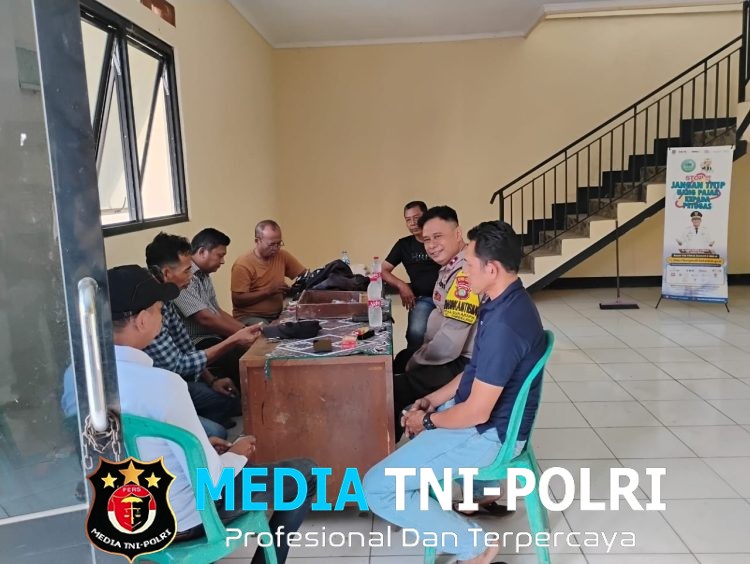 Polsek Tambelang Sambangi Warga Sukarapih, Perkuat Silaturahmi dan Sampaikan Pesan Kamtibmas