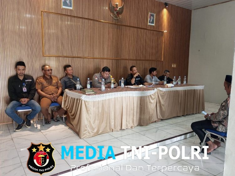 Polsek Tambelang Hadiri Rakor Persiapan Penetapan dan Pengundian Nomor Urut Calon Kepala Desa Sukabakti