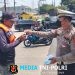 Polsek Cikarang Pusat Bagikan 100 Masker kepada Pengguna Jalan Antisipasi Debu Vulkanik Gunung Krakatau
