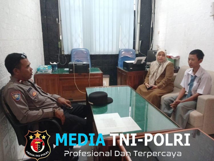 Polsek Cibarusah Gelar Police Goes to School dan Sosialisasi FKMS di SMKN 1 Cibarusah