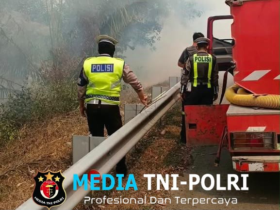 Kebakaran Lahan di Samping Tol Terpeka KM 233 Padam, Lalu Lintas Aman
