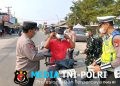 Polres Mesuji Bersama Forkopimda Bagikan Masker Serentak di 16 Titik, Antisipasi Dampak Abu Vulkanik Erupsi Gunung Anak Krakatau