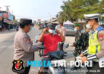 Polres Mesuji Bersama Forkopimda Bagikan Masker Serentak di 16 Titik, Antisipasi Dampak Abu Vulkanik Erupsi Gunung Anak Krakatau