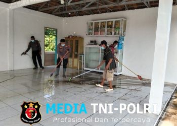Dari Rumah Ibadah hingga Sekolah, Polisi Bantu Pringsewu Bangkit dari Dampak Abu Vulkanik