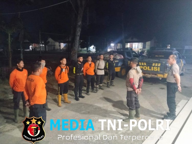 Kebakaran Hutan di Menyuke Kabupaten Landak Dipadamkan Polisi dan BPBD hingga Pagi