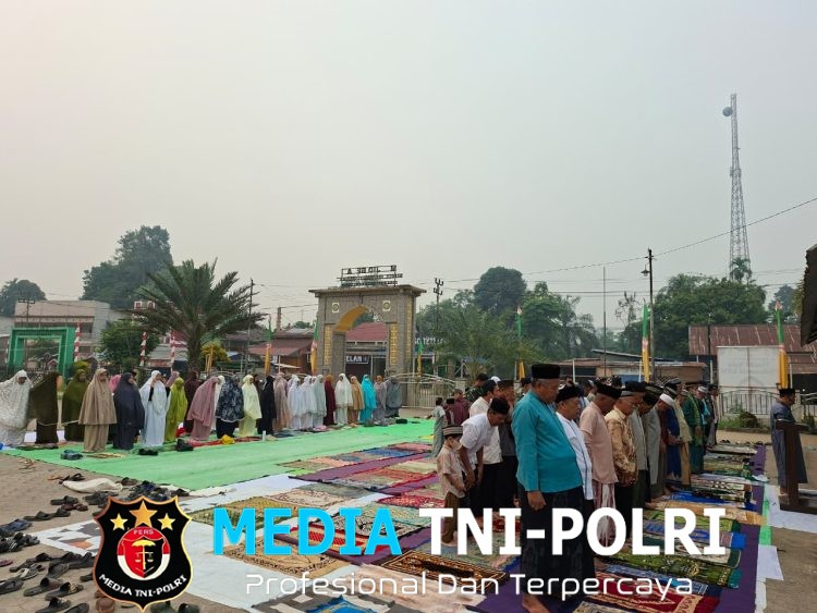 Sinergi Polri dan Masyarakat, Polsek Mempawah Hulu Sholat Istisqo dan Istighosah, Doakan Hujan Turun di Tengah Kemarau dan Kabut Asap
