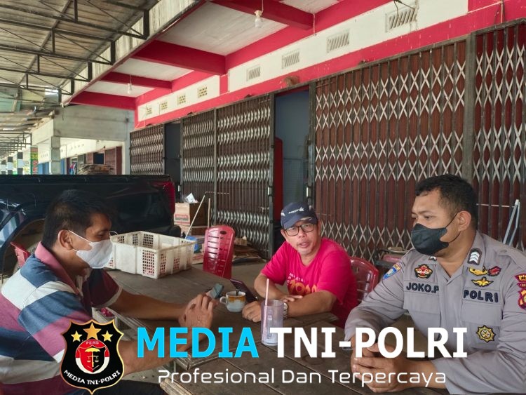 Temui Warga Saat Patroli, Polisi Kuala Behe Ingatkan Jangan Terjebak Jerat Judol