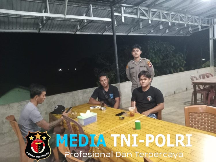 Warga Tengah Asyik Berkumpul Didatangi Polisi, Pesannya Tegas Jangan Lengah terhadap Kejahatan