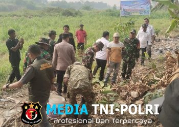 Sinergi TNI-Polri, Koramil Kedungwaringin dan Polsek Kedungwaringin Tanam Pohon di Bantaran Citarum