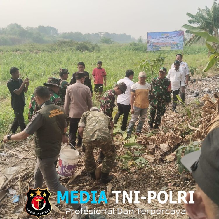 Sinergi TNI-Polri, Koramil Kedungwaringin dan Polsek Kedungwaringin Tanam Pohon di Bantaran Citarum