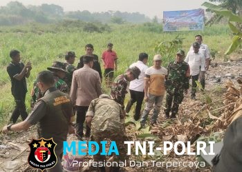 Sinergi TNI-Polri, Koramil Kedungwaringin dan Polsek Kedungwaringin Tanam Pohon di Bantaran Citarum