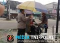 Di Tengah Kabut Asap, Polisi Patroli Temui Pedagang Keliling, Ingatkan Wajib Pakai Masker dan Cegah Karhutla