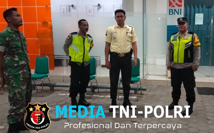 Patroli Cipta Kondisi, Babinsa Koramil 14 Jatisrono Bersama Polsek dan Banser Jaga Keamanan Wilayah