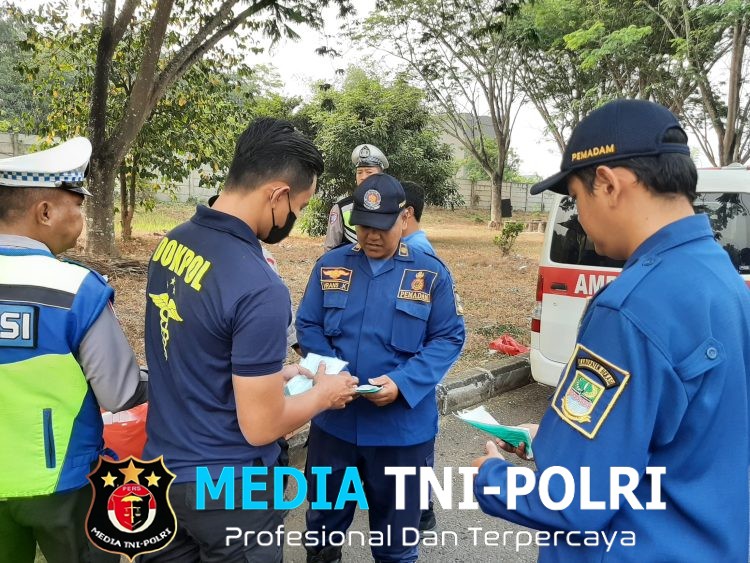 Polres Metro Bekasi Gelar Mitigasi dan Bakti Kesehatan, 640 Masker Dibagikan Antisipasi Paparan Abu Vulkanik Anak Krakatau
