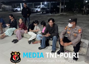 Patroli Malam, Polisi Sambangi Warga Sekaligus Imbau Waspada Kabut Asap