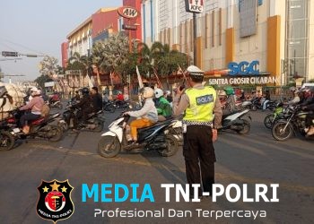 Polsek Cikarang Utara Atur Arus Lalu Lintas Pagi di Simpang SGC