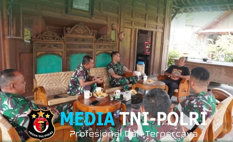 Danyonif TP 449/SH Kunjungi Romo Hartono Tokoh Masyarakat dan Budayawan