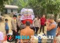 Lagi!! Polres Landak Salurkan Air Bersih untuk Warga Desa Ambarang Terdampak Kemarau