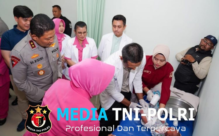 Kunjungi Anak Penderita CTEV di RS Bhayangkara Semarang, Kapolda Jateng Berikan Semangat dan Tumbuhkan Harapan Bisa Beraktivitas Normal Lagi