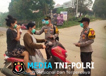 Forkopimcam Menyuke Bagikan Masker Kepada Warga dan Penguna Jalan Raya