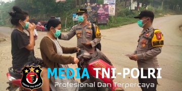 Forkopimcam Menyuke Bagikan Masker Kepada Warga dan Penguna Jalan Raya