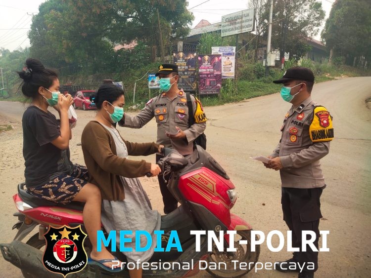 Forkopimcam Menyuke Bagikan Masker Kepada Warga dan Penguna Jalan Raya