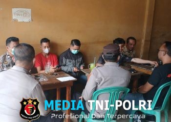 Bhabinkamtibmas Sosialisasikan Instruksi Bupati Landak No.300.2/1202/BPBD tentang Tindak Lanjut Penetapan Status Tanggap Darurat Bencana Kebakaran Hutan dan Lahan di Kabupaten Landak kepada Warga Desa Darit