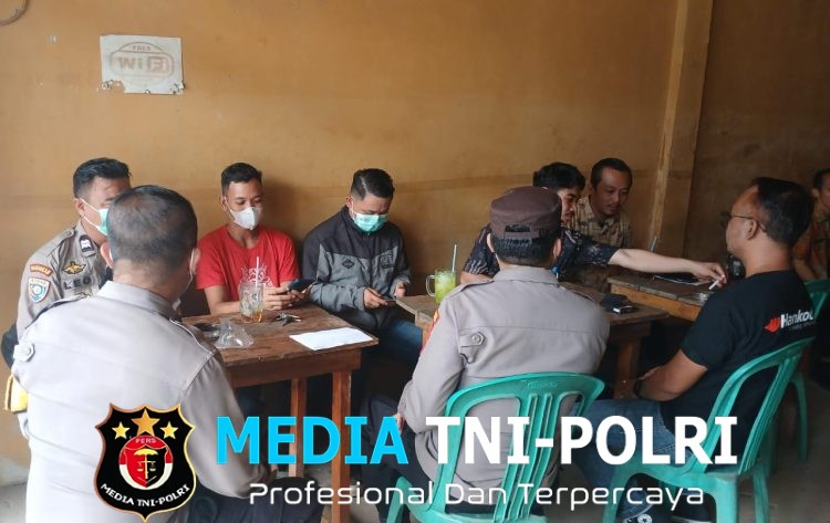 Bhabinkamtibmas Sosialisasikan Instruksi Bupati Landak No.300.2/1202/BPBD tentang Tindak Lanjut Penetapan Status Tanggap Darurat Bencana Kebakaran Hutan dan Lahan di Kabupaten Landak kepada Warga Desa Darit