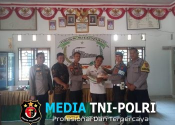 Polres Lampung Utara Bagikan Bansos kepada Warga Kurang Mampu di Sungkai Selatan
