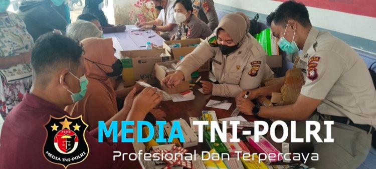 Hadir di Tengah Krisis Polda Kalbar Gelar Bakti Kesehatan dan Salurkan Air Bersih Bagi Warga
