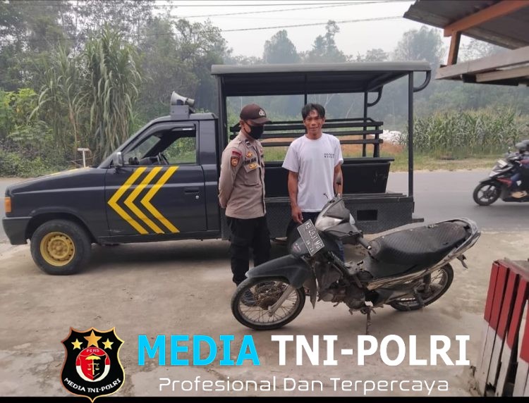 Kabut Asap Mulai Menyelimuti, Polisi Turun Langsung Ingatkan Warga Pakai Masker