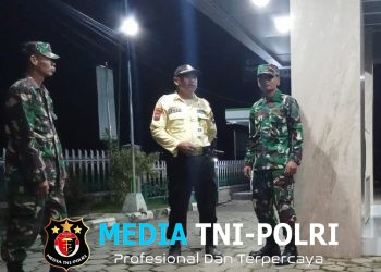 Melalui Patroli Malam, Babinsa Purwantoro Aktif Jalin Komunkasi Sosial Dengan Warga