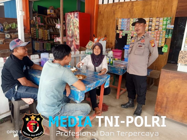Di Balik Kabut Asap, Polisi Tetap Hadir Sapa Warga Saat Patroli Siang
