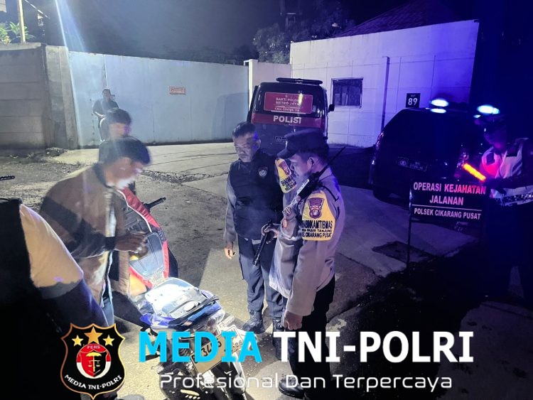 Polsek Cikarang Pusat Kawal Kepulangan Suporter Persija hingga Kembali ke Wilayah Pasirtanjung