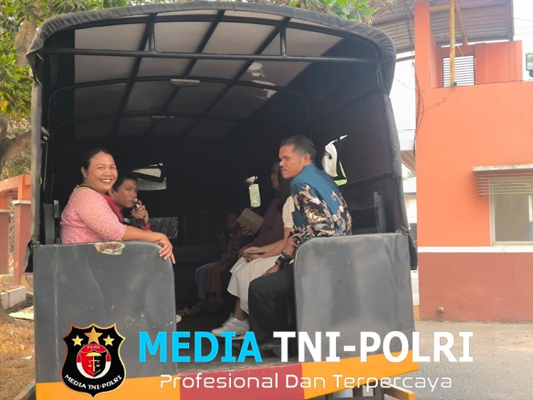 Tebar Cinta Kasih, Sat Samapta Polres Metro Bekasi Konsisten Layani Antar Jemput Jemaat HKBP