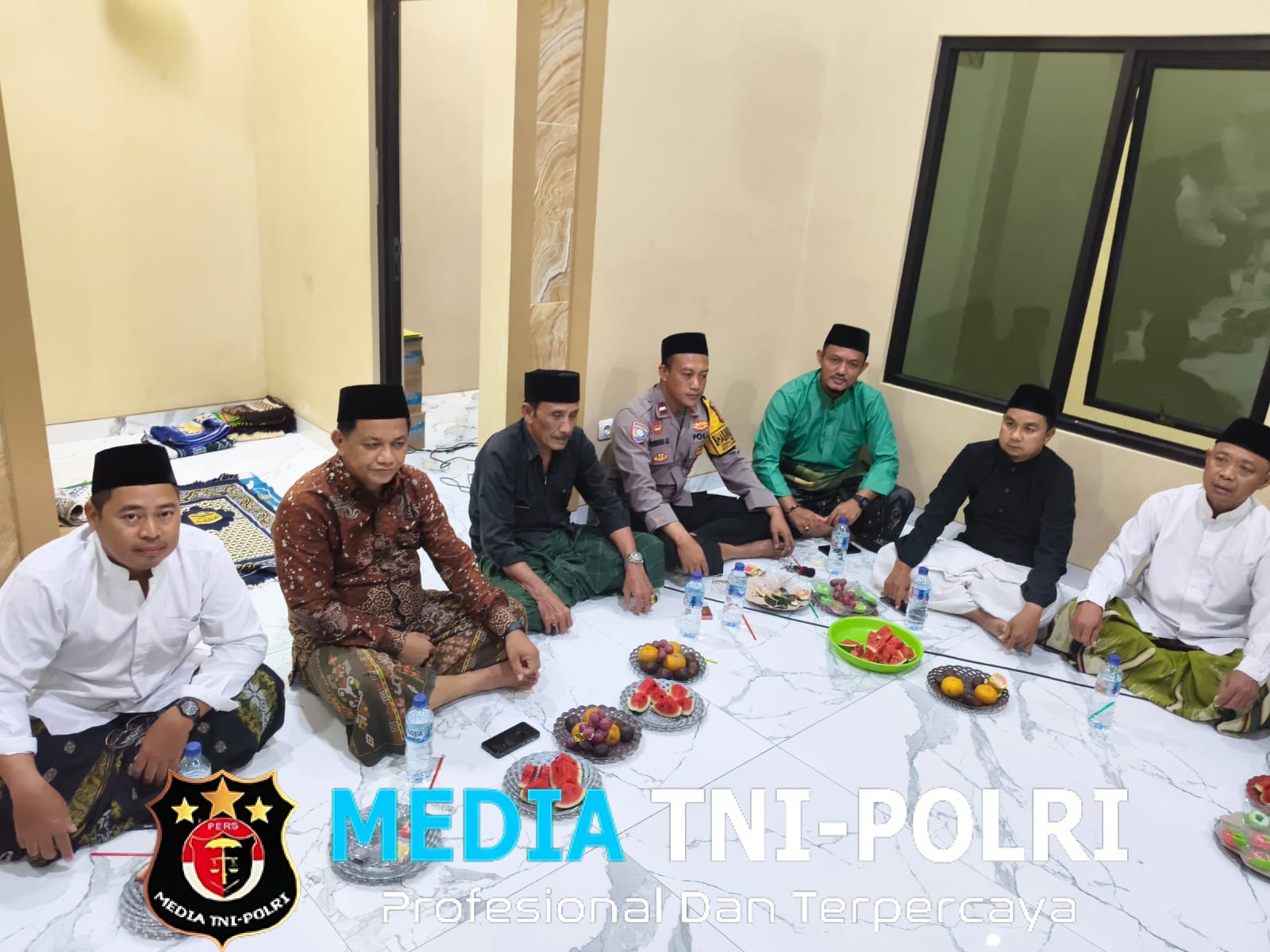 Jaga Jakarta Jaga Bekasi, Bhabinkamtibmas Cabangbungin Hadiri Peringatan Maulid Nabi dan Sampaikan Pesan Kamtibmas