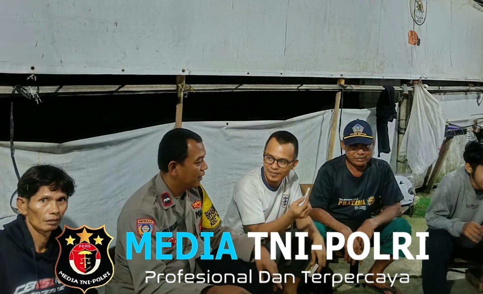Jaga Jakarta Jaga Bekasi, Bhabinkamtibmas Tambelang Sambangi Poskamling Sukaraja Perkuat Keamanan Lingkungan