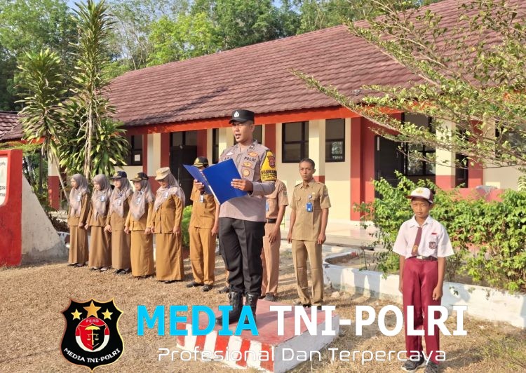Bhabinkamtibmas Jadi Ujung Tombak Polri, Dekatkan Diri dengan Pelajar Lewat Upacara Bendera