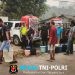Polres Landak Salurkan 2.500 Liter Air Bersih untuk Warga Desa Hilir Kantor